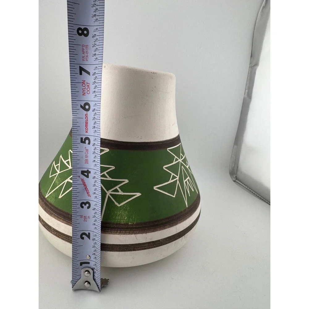 Vintage Sioux Native Art Pottery Vase Geometric Design Signed on Bottom‎